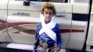 يمني صغير يجر صوت رائع راحت على الباب الايمن