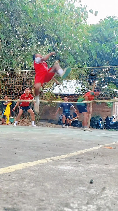 Untung tidak kena leher #sepaktakraw #shorts