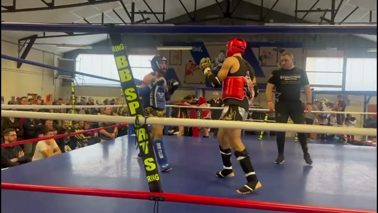 MON PREMIER COMBAT AMATEUR EN CLASSE D !!! ( muay thai )