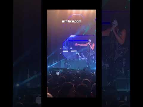 Kiss stop concert after Gene Simmons suffers health issue