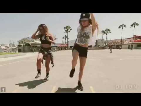 Группа одесса бэнд. Фото целующих на крыше. Банд одесса песни ветерок. Участники банд одесса фото. Банд одесса песни ветерок.