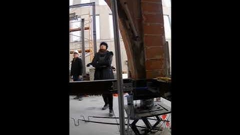 Up-down vertical movements in a cross vault