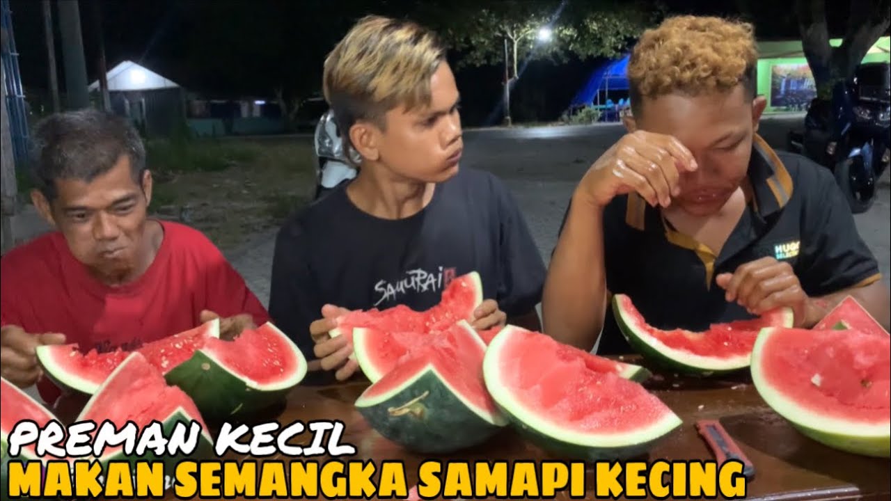 Preman Kecil Makan Buah Semangka Sampai Kecing Di Celana!