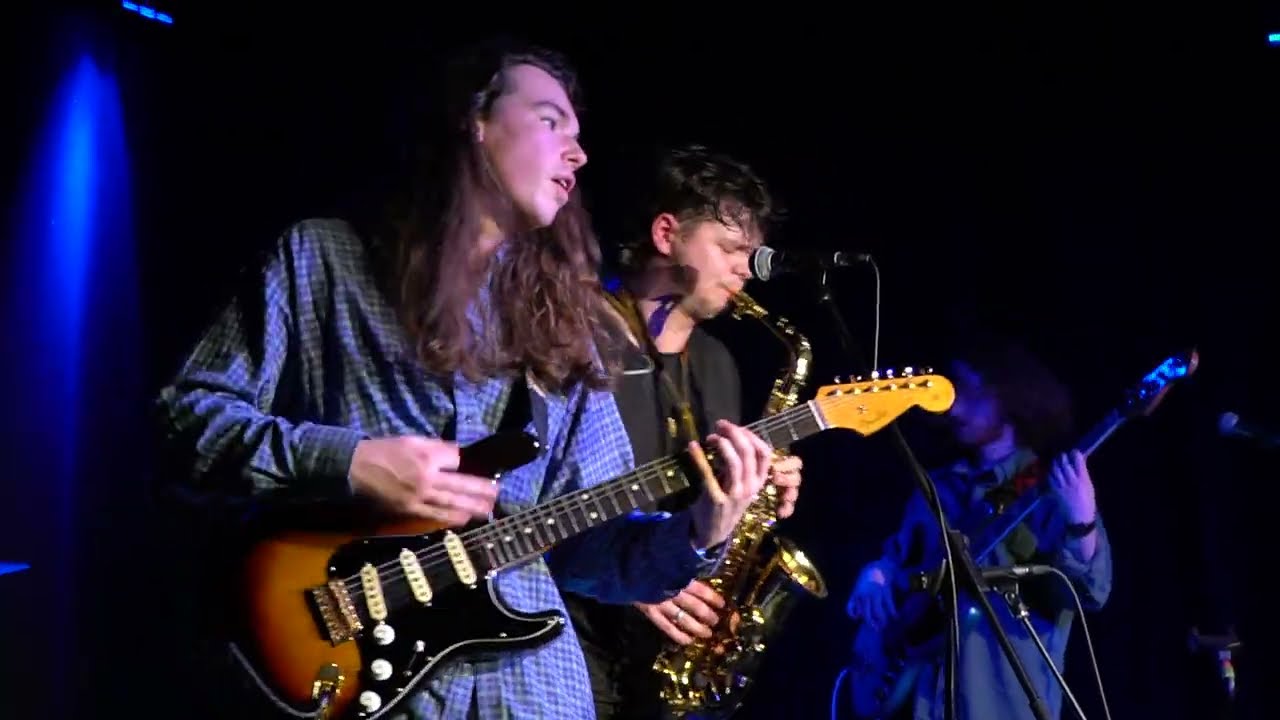 Anna's Number performing a Britney Spears song, Toxic.