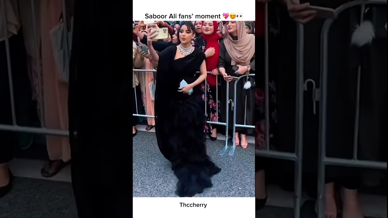 Saboor Ali fans’ moment 💖😍👀
