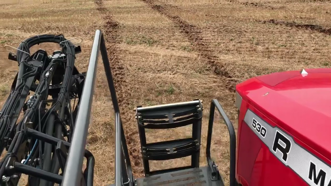 Pulverizador MF 530R em ação - lançamento