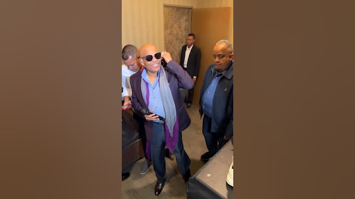 ultimo momento de rubby perez antes de subir a tarima en el jet set