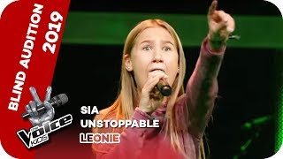 Video voorbeeld van "Sia - Unstoppable (Leonie) | Blind Auditions | The Voice Kids 2019 | SAT.1"