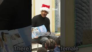 Santa Obama surprises elementary school students at the Chicago Public Library