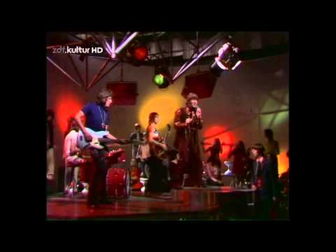 The Troggs - With a girl like you 1971