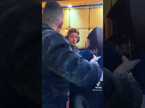 حمو بيكا وهو مش عارف يتكلم يزي هتموت م الضحك