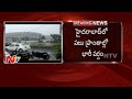 Heavy rain lashing Hyderabad; roads flooded; traffic jam