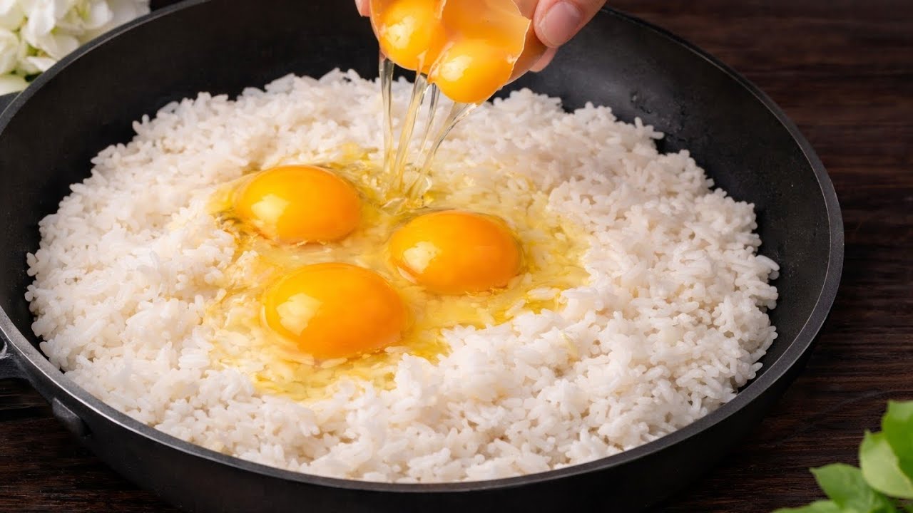 Rice with eggs is better than pizza! I make this dish every day! 🍳🍚