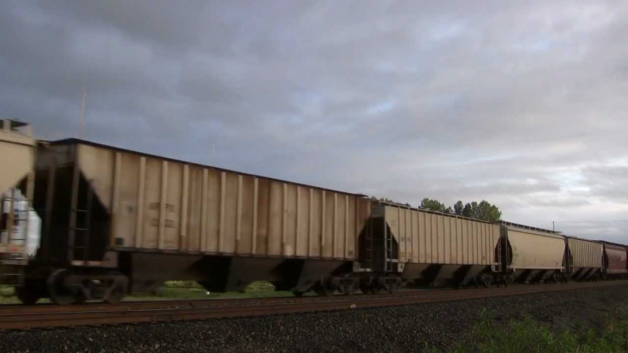 BNSF 4950, and BNSF 4811 @ Sumner, WA w Canon HF11