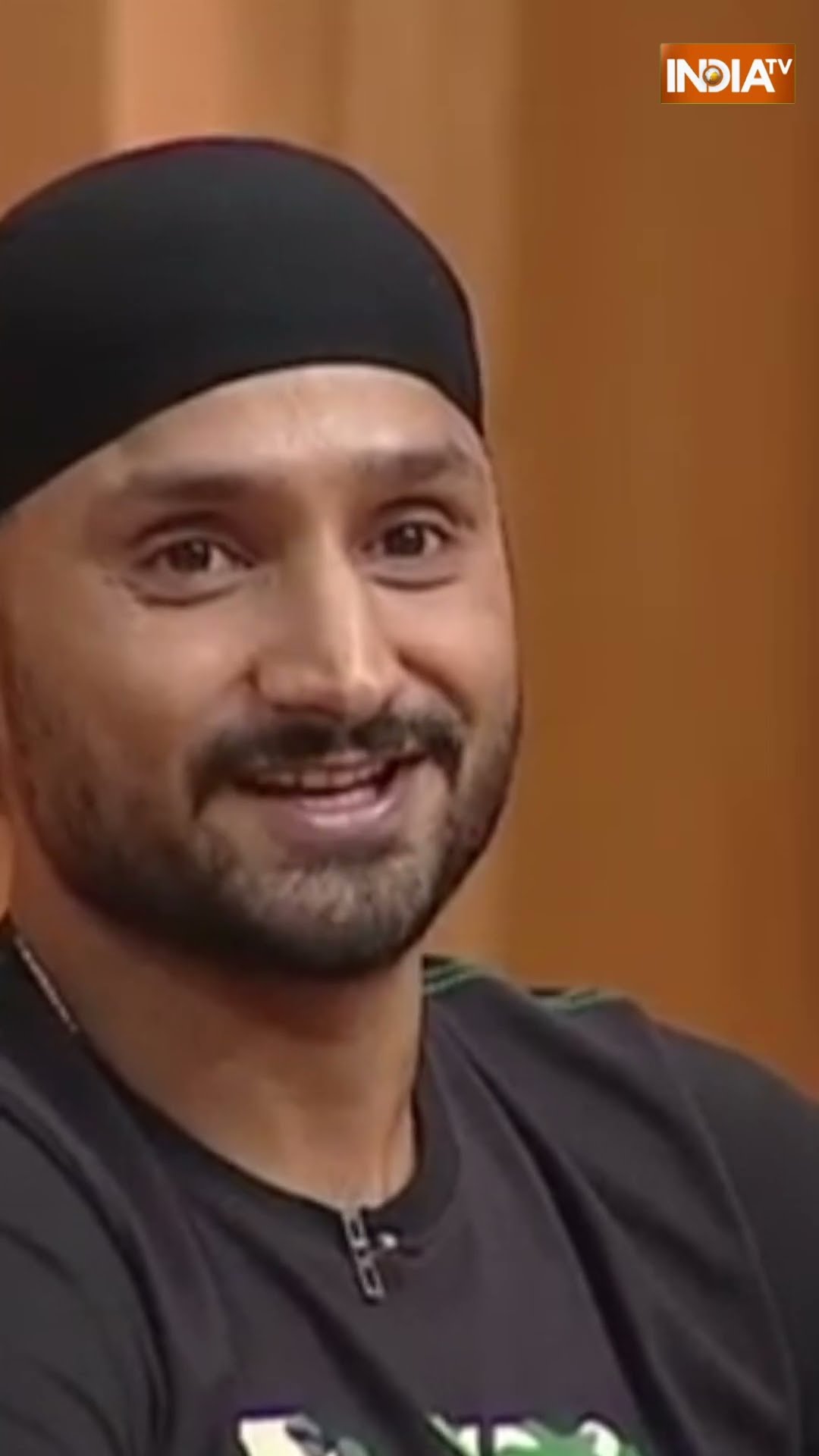 #anushkasharma के स्टेडियम में होने से क्या #viratkohli जल्दी आउट हो जाते हैं ? #aapkiadalat #shorts