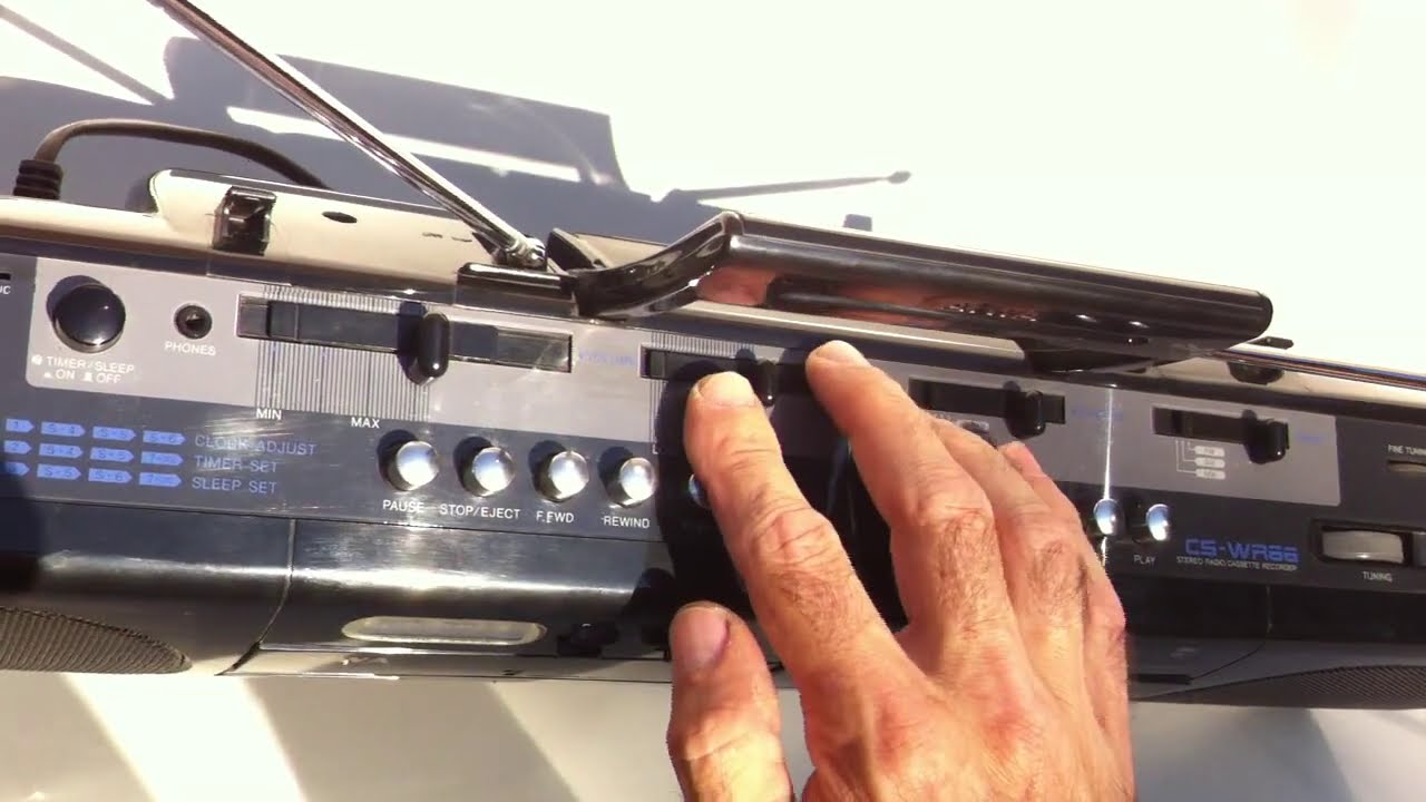 Aiwa CS-WR66Z Cassette Recorder Boombox Radio 3-Band Double Ghetto