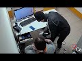В Волгограде разбойник с ножом ограбил офис микрозаймов