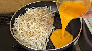 Do you have bean sprouts and two eggs? Just stir-fry, simple and delicious!