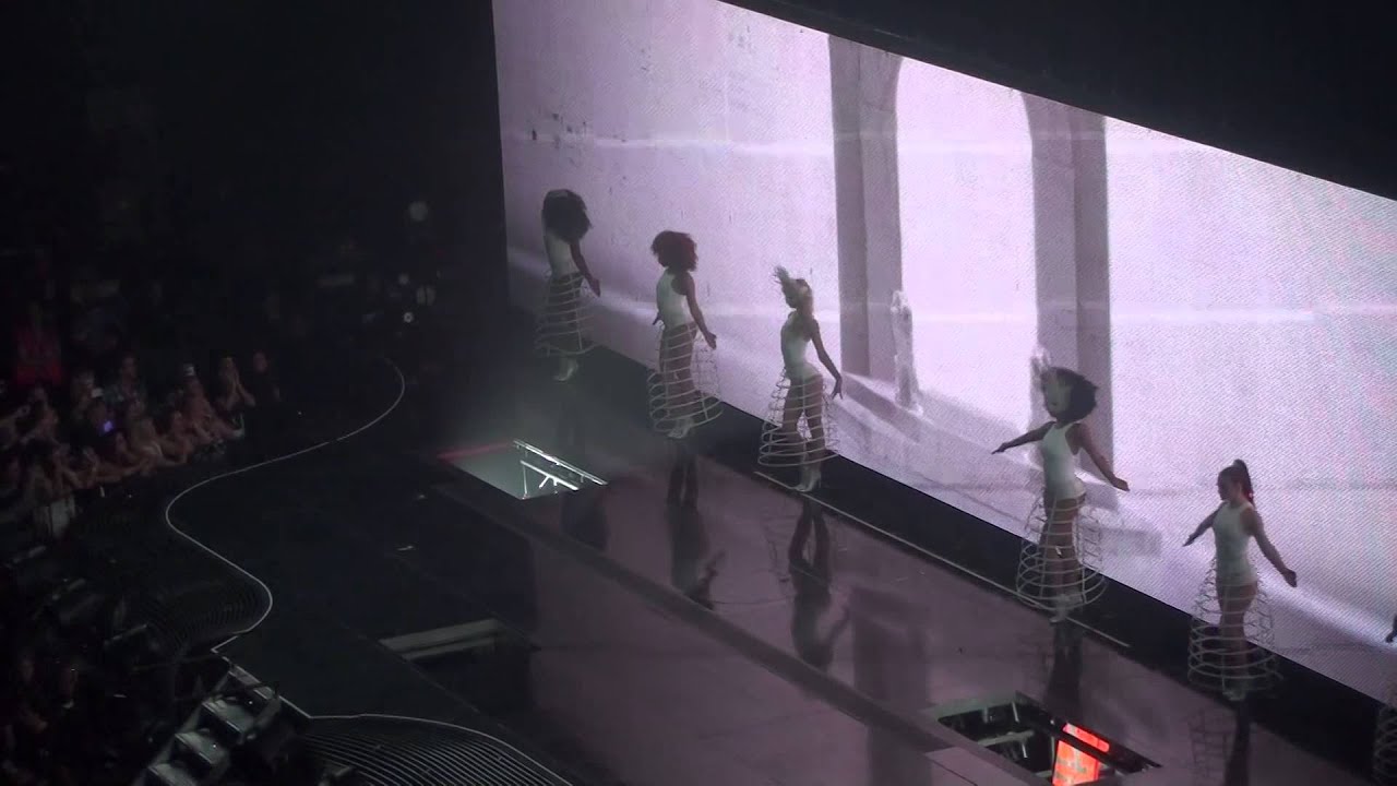 Beyoncé - Intro + Run The World @Sportpaleis 20-03-2014 - YouTube