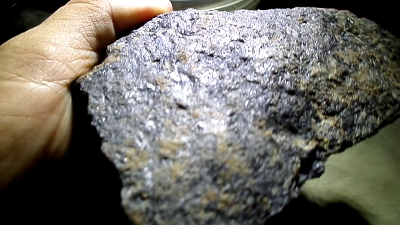 cazar Caprichoso básico kimberlita o roca con microdiamantes - YouTube