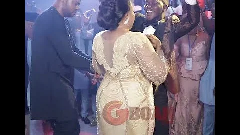 Groom &bride Grand Entrance as Odunlade Adekola dance &spray bundles of money on them