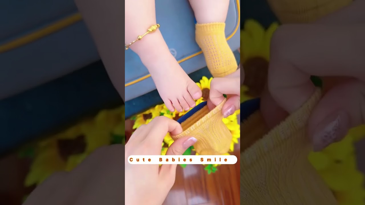 What nice socks this girl has brought, for children! 🥰🥵 