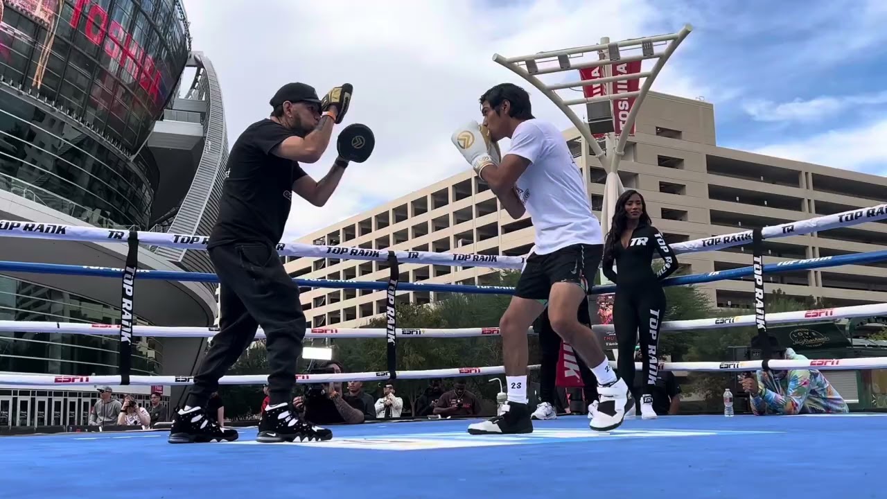 Floyd Diaz trabaja en sus contragolpes de cara a su regreso