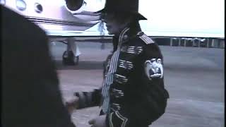 (1997) Lisa Marie Presley, Michael Jackson family at South Africa airport