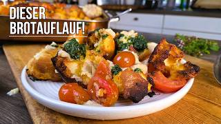 Dieser Brotauflauf schmeckt wie Urlaub in Italien 🇮🇹
🇮🇹 Dieser Tomaten-Brot-Auflauf schmeckt wie Sommer in Italien: außen knuspriges Ciabatta, innen voller aromatischem Tomatensaft, dazu gerösteter Knoblauch, cremige Zitronen-Bohnencreme und frisches Basilikumöl.
Für dieses einfache mediterrane Ofengericht braucht ihr nur wenige gute Zutaten. Frische Tomaten, Ciabatta, Oregano, Chili und eine ganze Knoblauchknolle kommen gemeinsam in den Bräter. Während die Tomaten im Backofen aufplatzen, saugt sich das Brot mit ihrem Saft, Olivenöl und den Kräuteraromen voll. So wird es innen herrlich saftig und außen kräftig geröstet.
Dazu bereite ich eine schnelle Creme aus weißen Bohnen, Zitrone und geröstetem Knoblauch sowie ein frisches Basilikumöl mit Zitronenabrieb zu. Zusammen entsteht ein einfaches veganes Sommergericht, das als Hauptgericht für vier Personen oder als mediterrane Beilage für eine größere Runde funktioniert.
Auch leicht altbackenes Ciabatta oder anderes Weißbrot eignet sich hervorragend für diesen herzhaften Brotauflauf. Perfekt für die Tomatenzeit, den Feierabend, ein sommerliches Essen mit Freunden oder als warme Beilage zum Grillen.
Viel Freude beim Nachkochen!
Zutaten für 4 Personen
🌱 Kanalmitglieder erhalten einmal im Monat alle aktuellen Rezepte gesammelt als hochwertige PDF zum Abspeichern oder Ausdrucken – inklusive Bild und Alex-Tipps für die Küche ❤️
Für den Tomaten-Brot-Auflauf
ca. 500 g Ciabatta
ca. 1,5 kg gemischte frische Tomaten
beispielsweise Cocktailtomaten, Datteltomaten und Rispentomaten
2 zusätzliche reife Tomaten für die Marinade
5 EL Olivenöl
1 TL Salz
Blätter von ca. 2 Zweigen frischem Oregano
alternativ 1 TL getrockneter Oregano
reichlich schwarzer Pfeffer
1 frische Chilischote
1 ganze Knoblauchknolle
Für das Basilikumöl
1 kleiner Topf Basilikum
1 Prise grobes Salz
Abrieb von 1 Bio-Zitrone
ca. 70 ml Olivenöl
Hinweis: Vom Basilikumöl bleibt voraussichtlich etwas übrig. Es passt auch zu Pasta, Salaten, geröstetem Gemüse oder frischem Brot.
Für die Zitronen-Bohnencreme
2 Dosen weiße Bohnen oder Riesenbohnen, abgetropft
ca. 80 ml heißes Wasser
1 TL Gemüsebrühepulver
1 EL Olivenöl
Saft von ½ Zitrone
½ geröstete Knoblauchknolle aus dem Auflauf
1 kleine Prise Salz
etwas schwarzer Pfeffer
Zum Garnieren
frischer Oregano
nach Wunsch weitere Basilikumblätter
etwas zusätzliches Basilikumöl
📚 MEINE KOCHBÜCHER
Wenn dir meine Art zu kochen gefällt, schau gern in meine Bücher rein –
voll mit deftigen, ehrlichen Rezepten für den Alltag.
👉🏻 https://weakshop.de/pages/alex_flohr
🍳 KÜCHE & EQUIPMENT
🥣 Die Reibeschalen, Reibeteller und Dipschalen, die ihr regelmäßig in meinen Videos seht, stammen von Evergrate.
🎁 Mit dem Code ALEX erhaltet ihr die aktuell besten Angebote, Aktionen und Bundles.
👉 Hier entlang: https://www.evergrate.eu/alex
👉 Hier geht’s zum Schneidebrett:
https://amzn.to/3LWL5XW
💥 10 % auf mein Kochgeschirr von Olavson
mit dem Code HierkochtAlex10
(ab 100 € Einkaufswert)
➡️ https://t.adcell.com/click.php?bid=307882-137044
Das wunderschöne Keramikgeschirr von Onomao findest du hier:
➡️ https://onomao.com/
💧 Mein Wasserfilter (heiß, kalt & Sprudel)
➡️ https://www.osmofresh.de?affiliateCode=hierkochtalex5
Mit dem Code hierkochtalex5 bekommst du 5 % Rabatt.
#tomatenrezept #brotauflauf #italienischeküche
00:00 Tomaten-Brot-Auflauf wie in Italien
00:41 Einfaches Sommergericht aus dem Ofen
01:03 Ciabatta vorbereiten
02:18 Frische Tomaten schneiden
05:17 Tomatenmarinade mit Oregano
06:15 Brot und Tomaten vermengen
06:42 Ganze Knoblauchknolle dazugeben
07:15 Brotauflauf in den Backofen
07:31 Frisches Basilikumöl zubereiten
09:27 Zitronen-Bohnencreme vorbereiten
10:57 Gerösteten Knoblauch aus dem Ofen holen
11:05 Knoblauch für die Bohnencreme hacken
12:05 Brotauflauf aus dem Ofen
12:24 Bohnencreme und Basilikumöl daraufgeben
13:09 Probieren und Geschmackstest Dieser Brotauflauf schmeckt wie Urlaub in Italien 🇮🇹