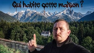 Je m'interroge sur cette maison perdue dans une forêt !