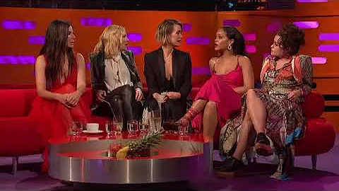 sarah paulson being thirsty for rihanna for 1 minu...