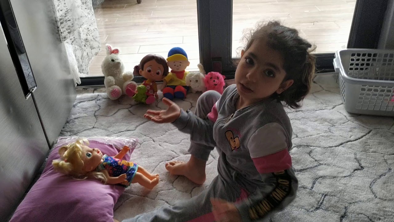 Oyuncak bebek videosu YouTube