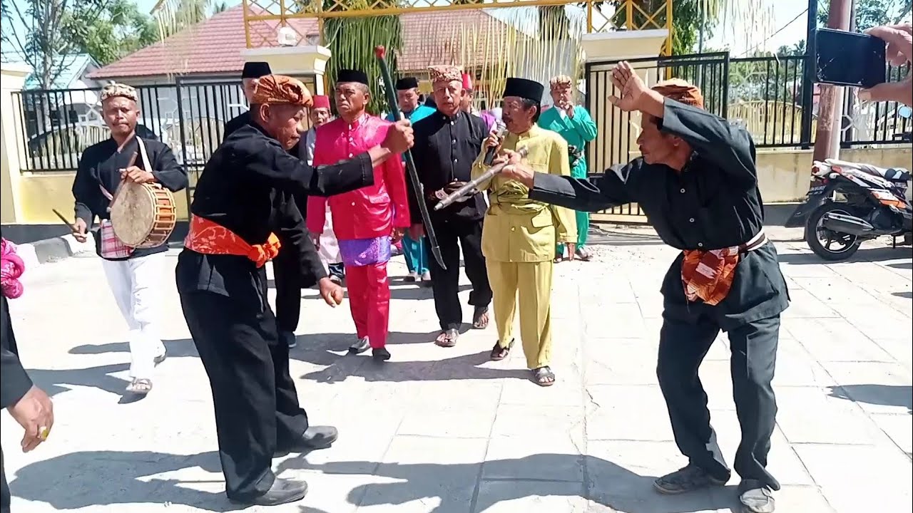 TRADISI GORONTALO DIKILI MEMPERINGATI MAULID NABI gorontalo Kadirdjou