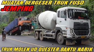 Akibat Muatan Bergeser Kebelakang Truk Fuso Jemping, Truk Molen UD Quester Datang Jadi Penolong