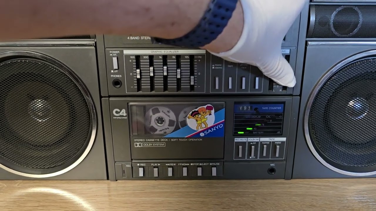 Sanyo C4 - YouTube