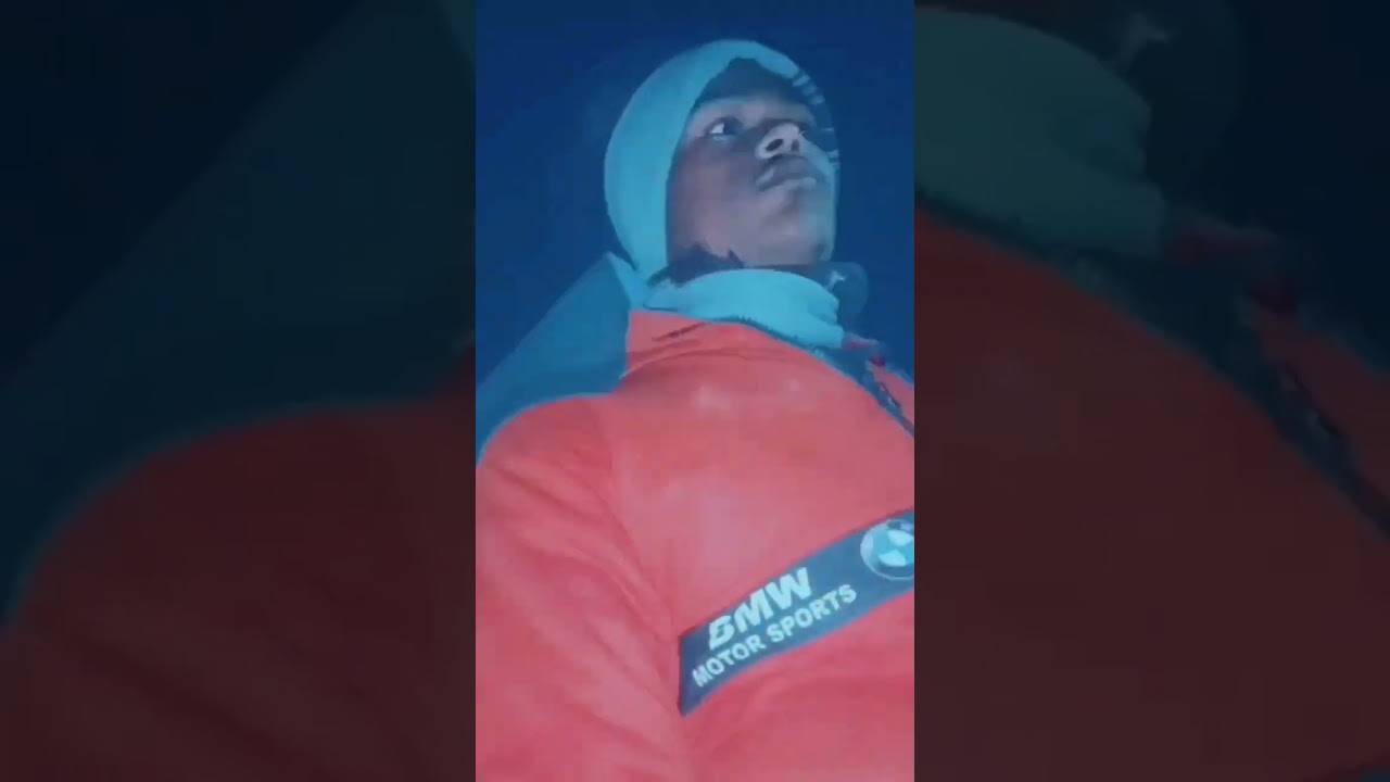 aaj rat ko gya dosto ke room par