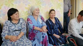 картинка: Айгерім сырға салу