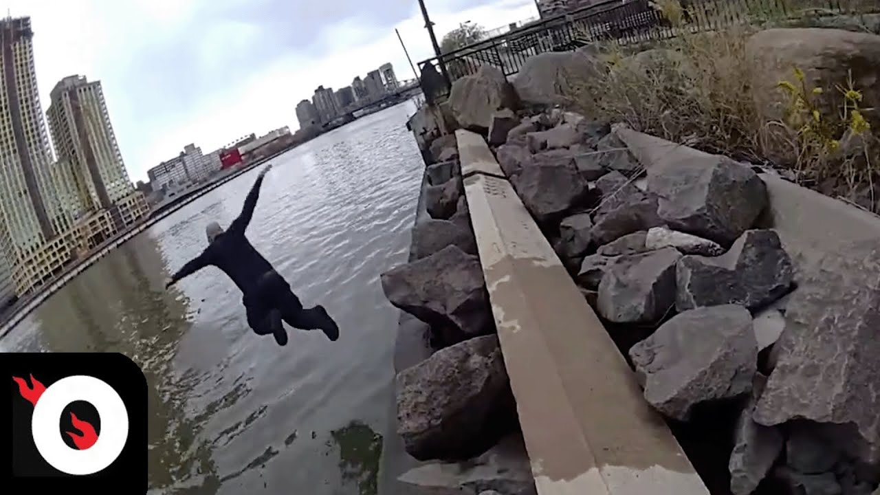 ВИДЕО: Сотрудники полиции Нью-Йорка спасли девочку-подростка из реки Гарлем