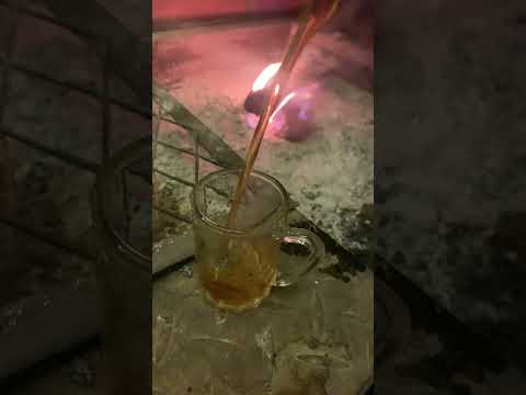 اطوي صفحة الماضي وانت داخلها واغسل يديني عقب مالماضي طويته