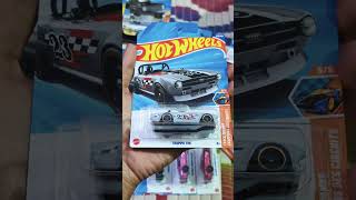 British elegance meets racing spirit 🇬🇧🔥 #triumph #hotwheels #ytshorts #diecast #viral #shorts #cars