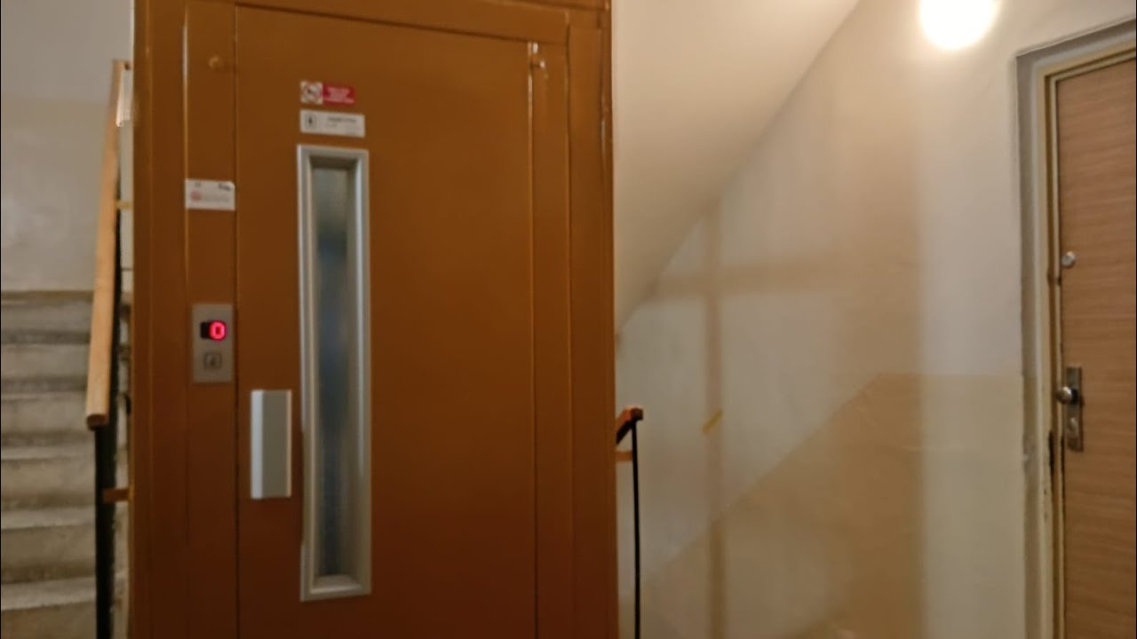 (Broken Display) Nice 2001 Výtahy Mühlbacher Hydraulic Elevator Ride!(Pavlovská 8-Brno,Czechia 🇨🇿)