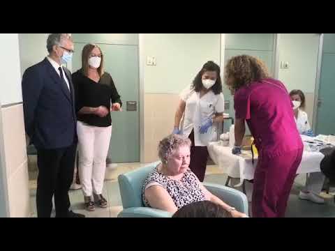 Maria Julia, primera vacunada de la Regi&oacute;n para la gripe y cuarta dosis de coronavirus