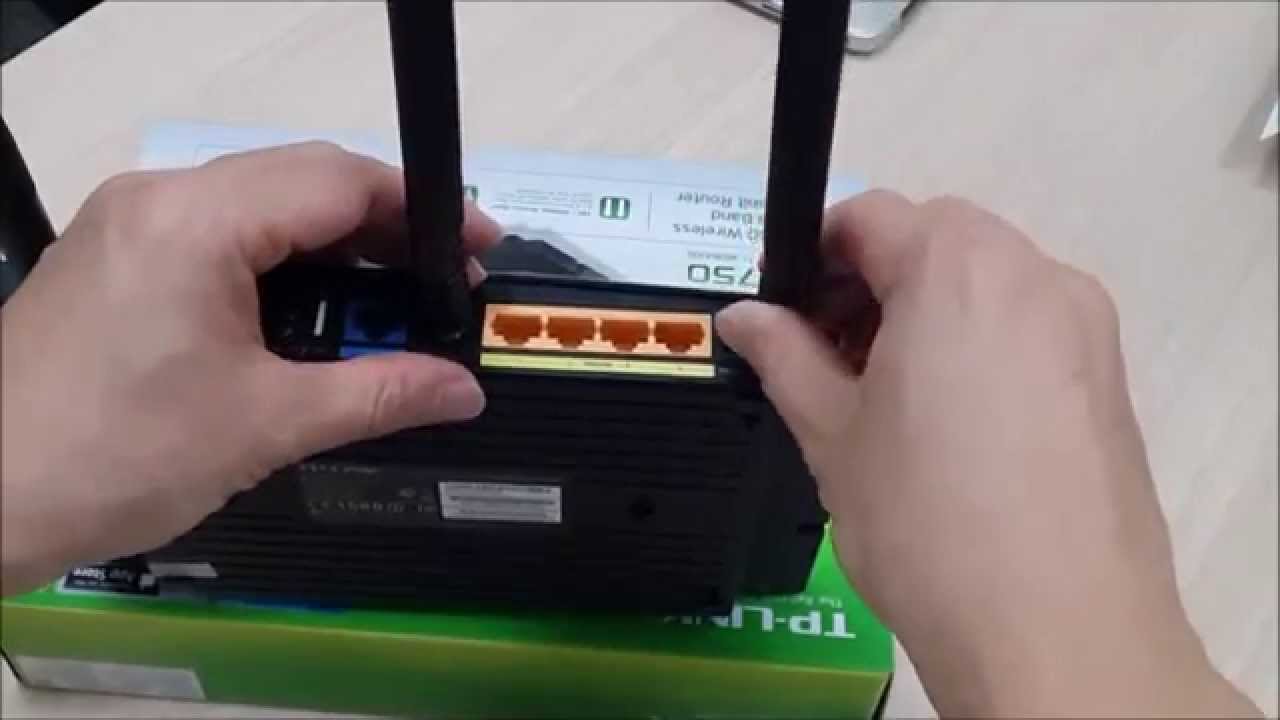 TP-LINK TL-WDR4300 Wireless N750 Dual Band Router, 4 Gigabit, 2 USB