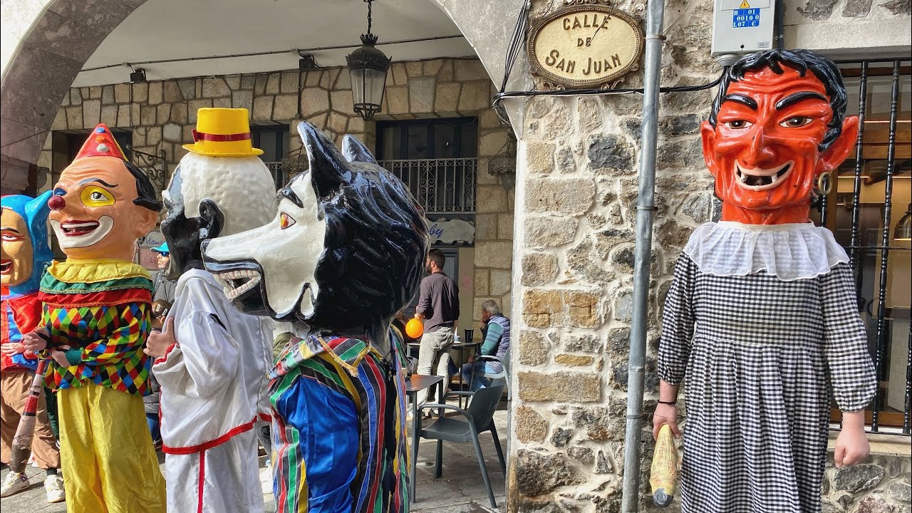 Gigantes y Cabezudos en El Carnaval 2024 de Castro Urdiales