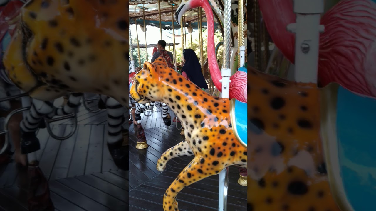 Azka Naik Carousel di Batu Secret Zoo