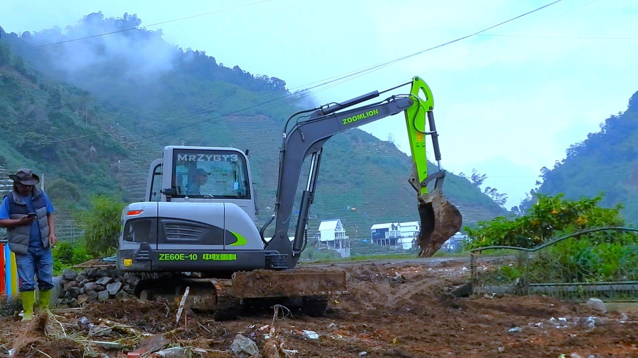 Zoomlion Excavator & Dump Trucks: How They Stockpile Dirt Efficiently!