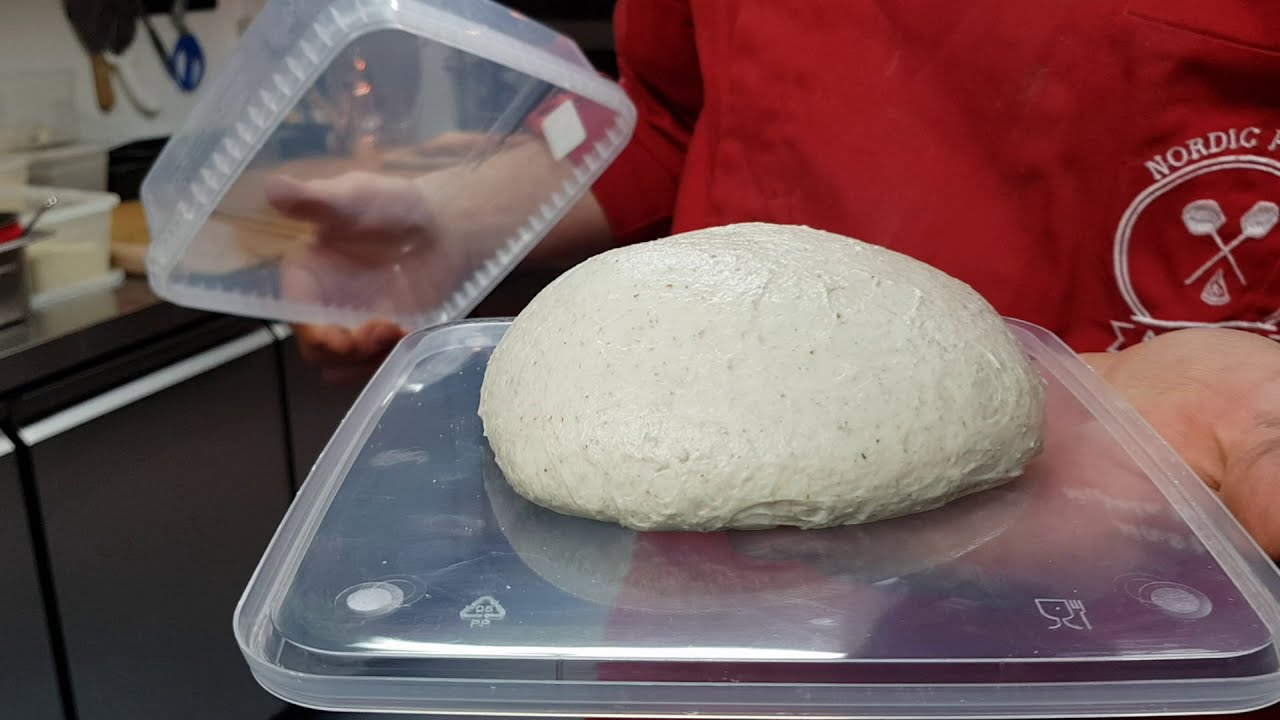 The Bike and Bake manual on how to keep, stretch and bake your pizza