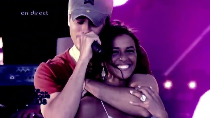 Yalangoch fohisha surati Qora tanli yigit Tori Blackni sikadi va baxt va zavq bilan squeals.