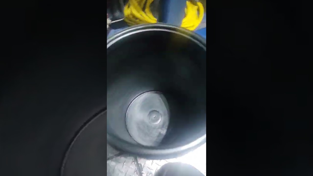 Adding oil to CO2 system