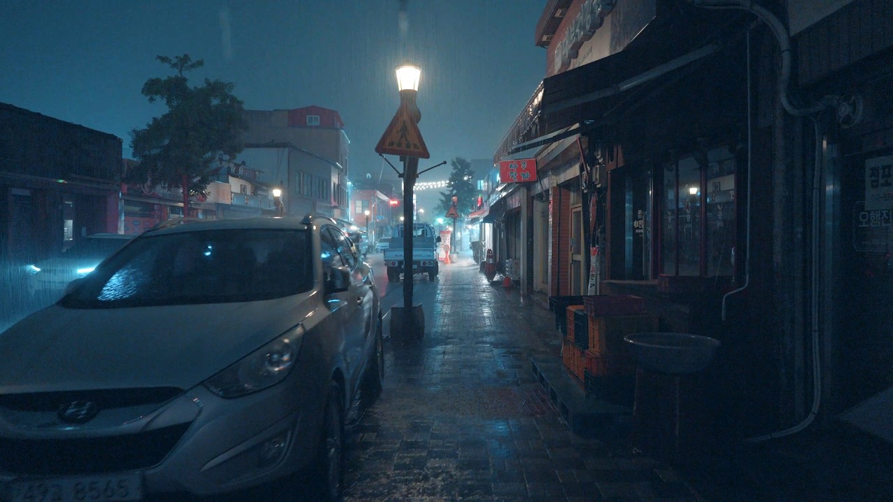 Сильный дождь Проливная ночь, шум дождя наполнен романтикой города. Идет дождь.